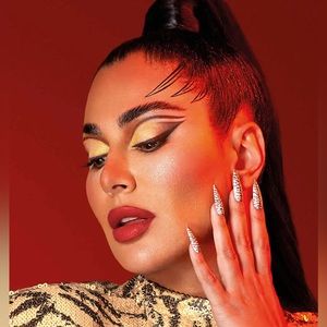 🆕Huda Beauty Lunar New Year LE Palette